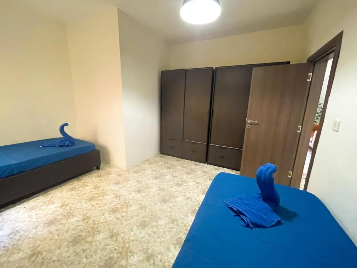 Urban Comfort Gzira 4 Bedroom Flat 0*,  Malta