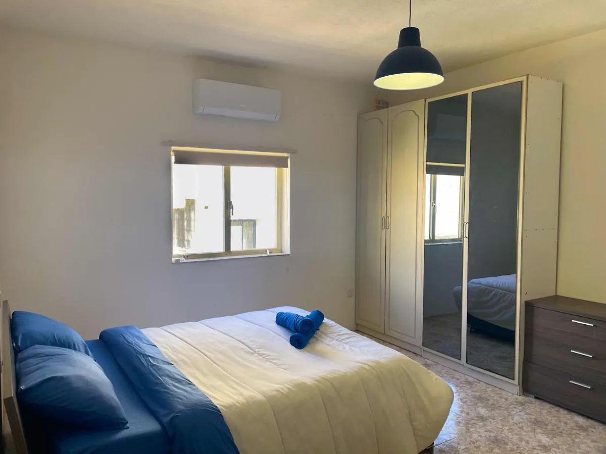 Urban Comfort Gzira 4 Bedroom Flat 0*,  Malta