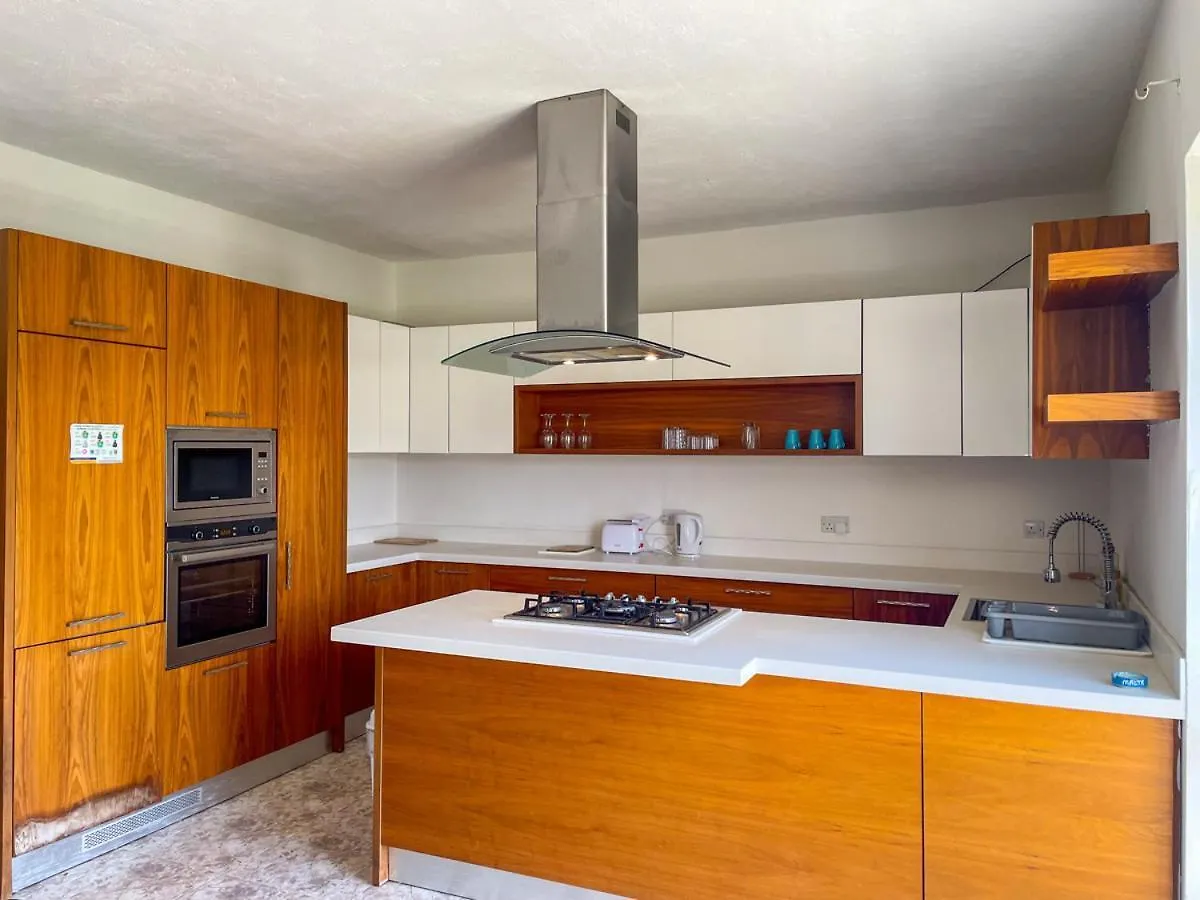 Urban Comfort Gzira 4 Bedroom Flat 0*,  Malta