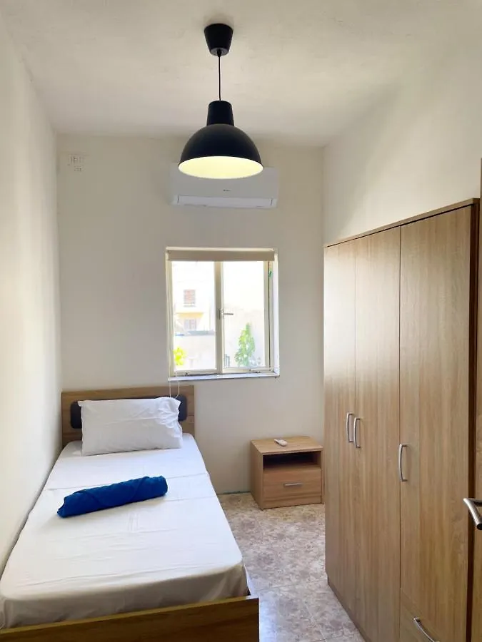 Urban Comfort Gzira 4 Bedroom Flat 0*,  Malta